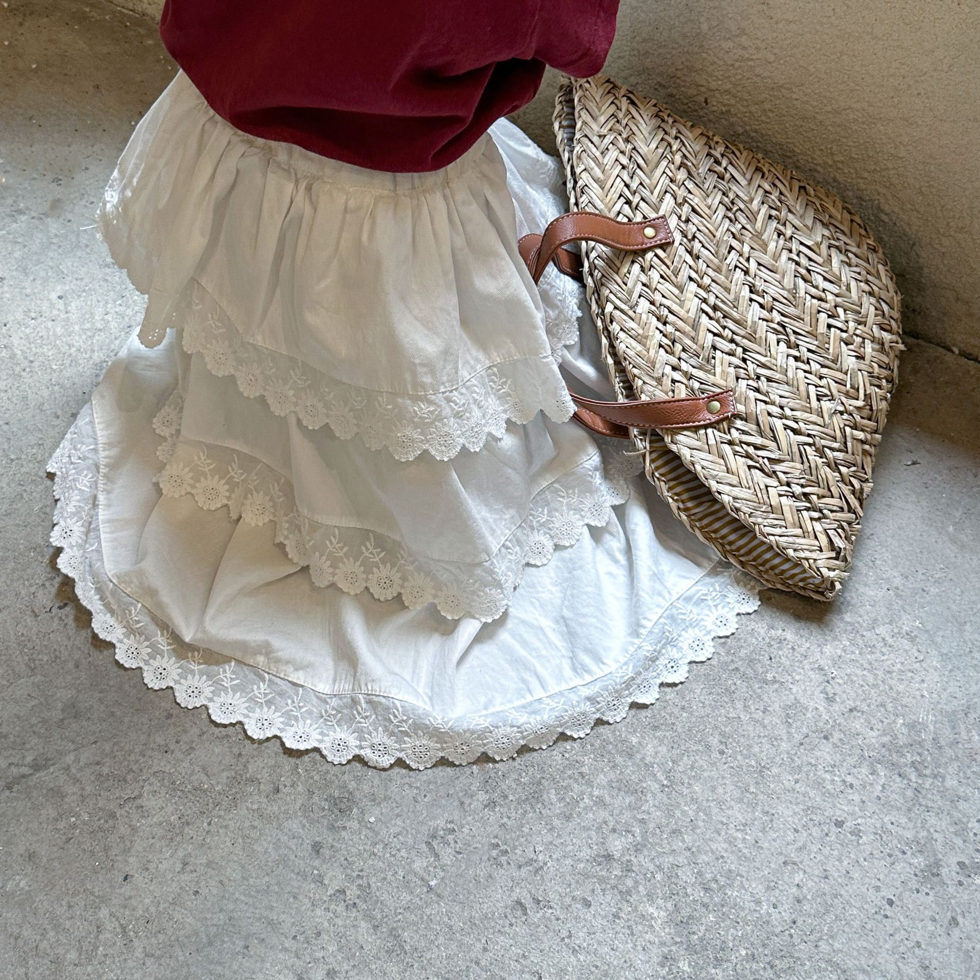 Girls' Half Length Skirt Lace  - Baby Clothing Line recensione e prezzo