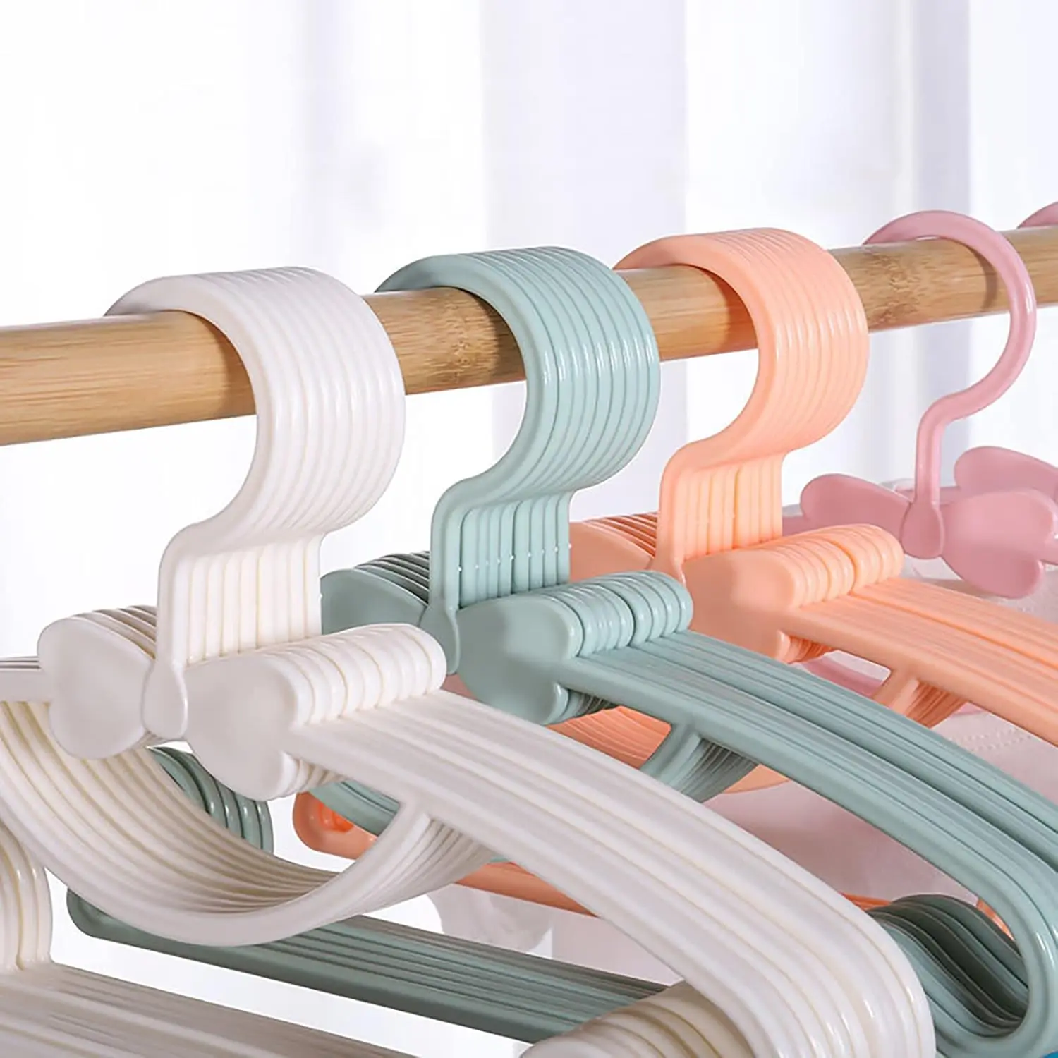 Baby Clothes Racks Plastic Tow - Baby Clothing Display recensione e prezzo